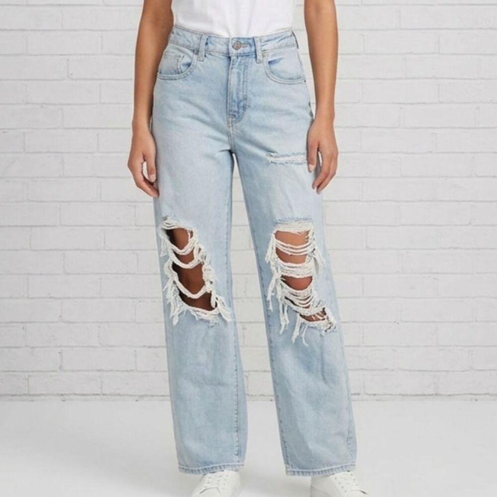 Wild Fable Highest Rise Baggy Distressed Ripped Jeans Light Wash Size 4 / 27R